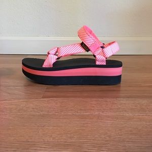 BRAND NEW! Teva Flatform Shoe